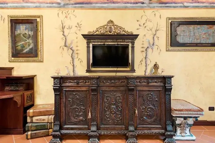 Renaissance Apartment In Historic Building With Duomo Views Florence