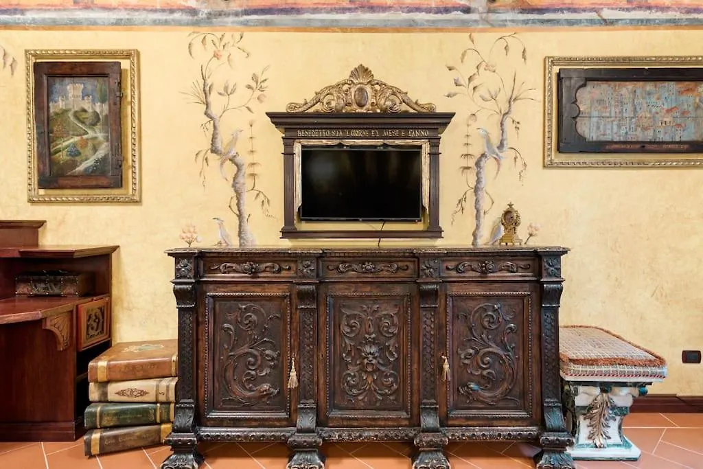 Renaissance Apartment In Historic Building With Duomo Views Florence