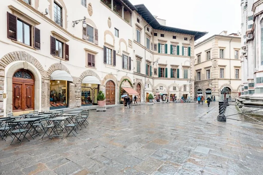 Renaissance Apartment In Historic Building With Duomo Views Florence