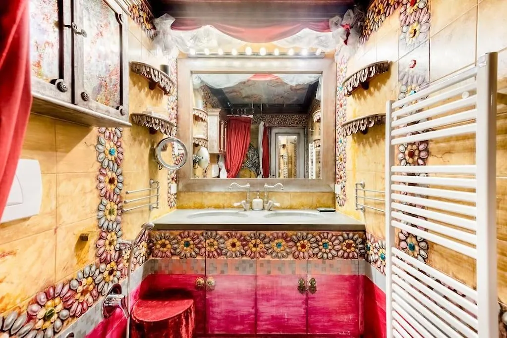 Renaissance Apartment In Historic Building With Duomo Views Florence