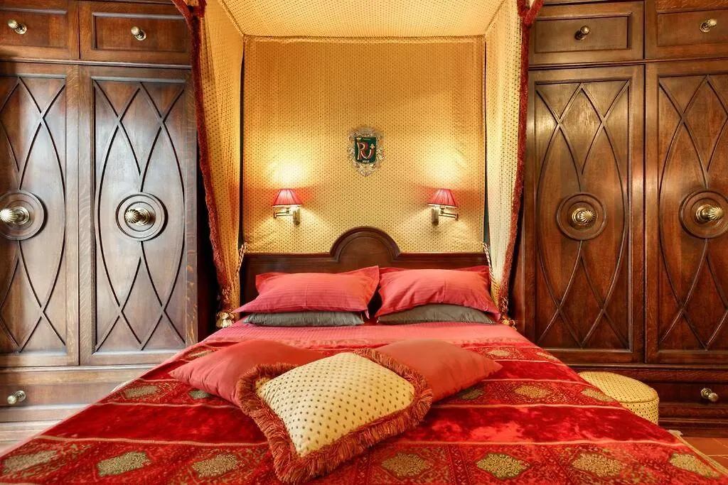 Renaissance Apartment In Historic Building With Duomo Views Florence Italy